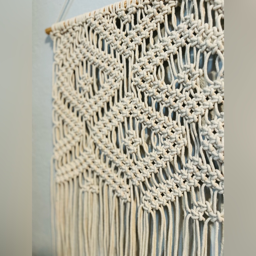 Macrame wall hanging - Picture 2 of 3
